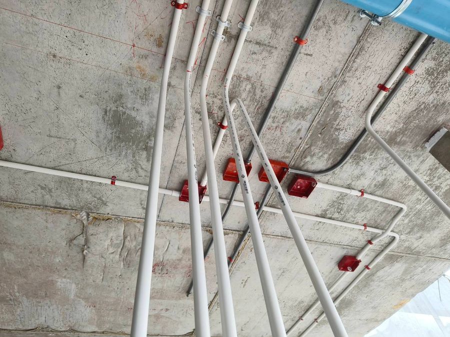 ท่อร้อยสายไฟและสายโทรศัพท์ ตราช้าง NPI สีเหลืองกับขาวมาตรฐาน BS, JIS และดำมาตรฐาน BS, JIS