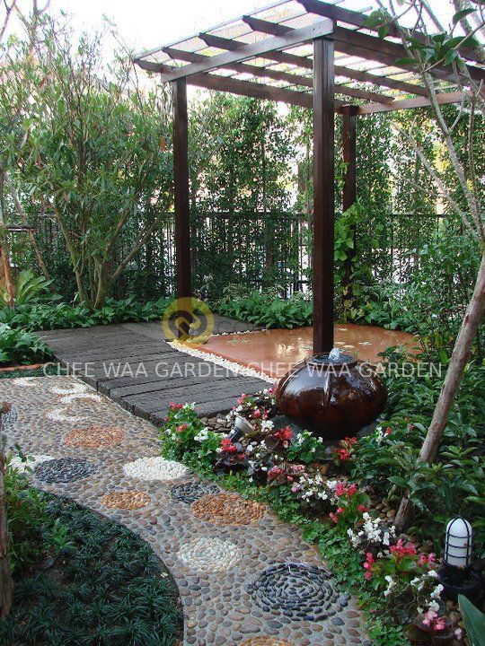 TROPICAL GARDEN