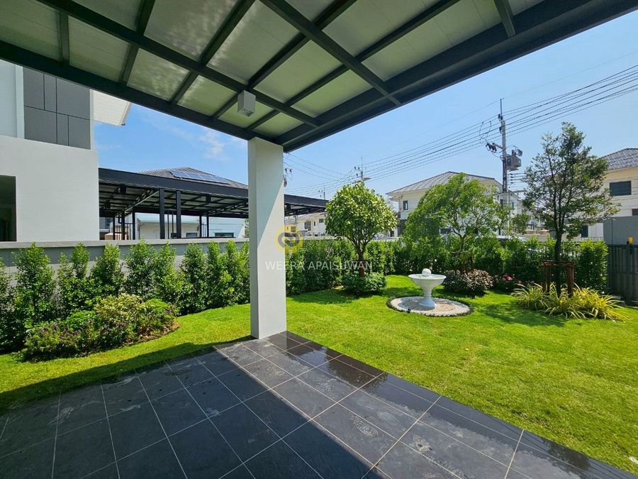 TROPICAL GARDEN