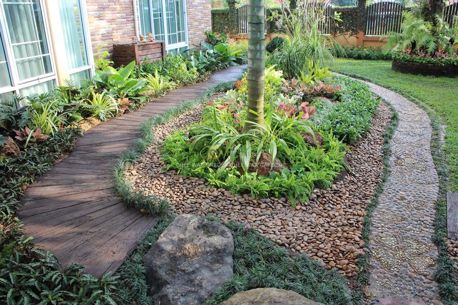 TROPICAL GARDEN