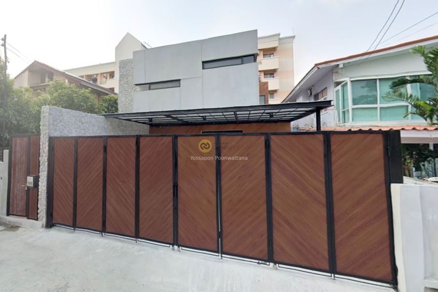 K.BLACK'S HOUSE
