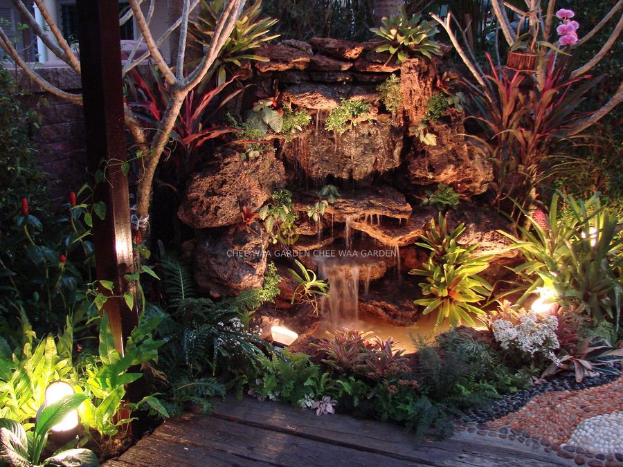 TROPICAL GARDEN