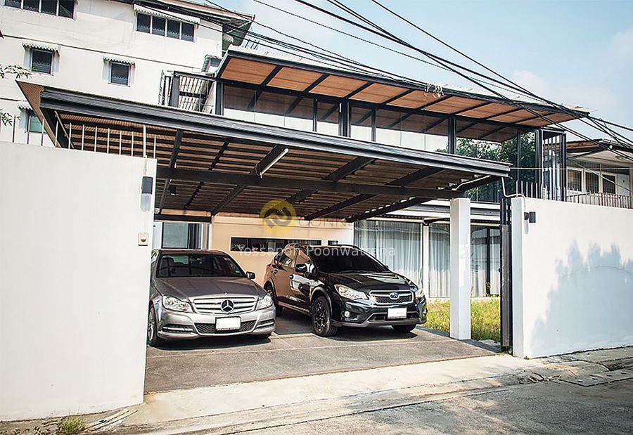 TB HOUSE