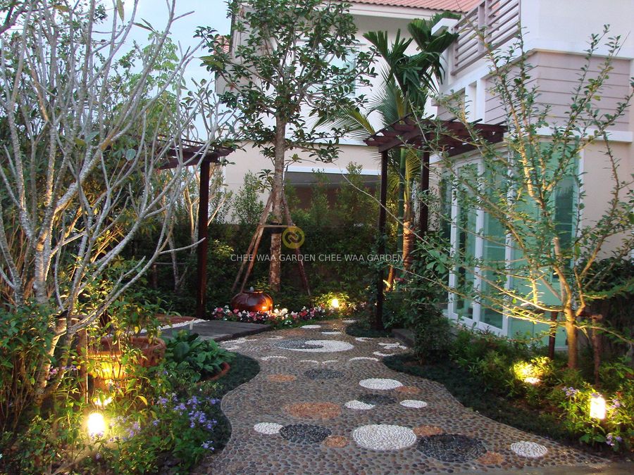 TROPICAL GARDEN