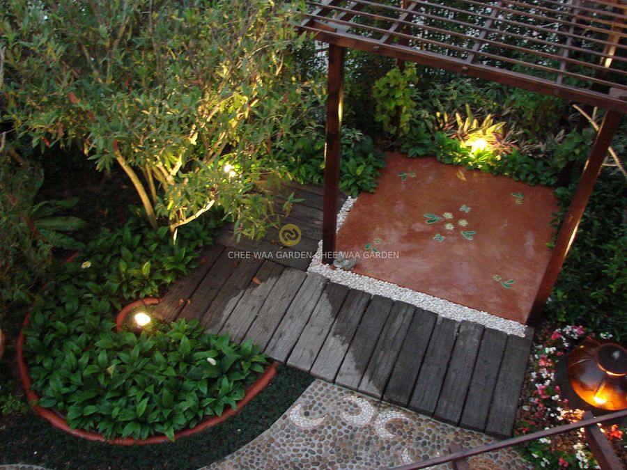 TROPICAL GARDEN